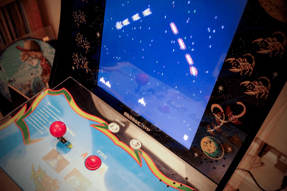 Arcade1Up Cabinet Hands-on: Galaga / Galaxian - Jump Dash Roll